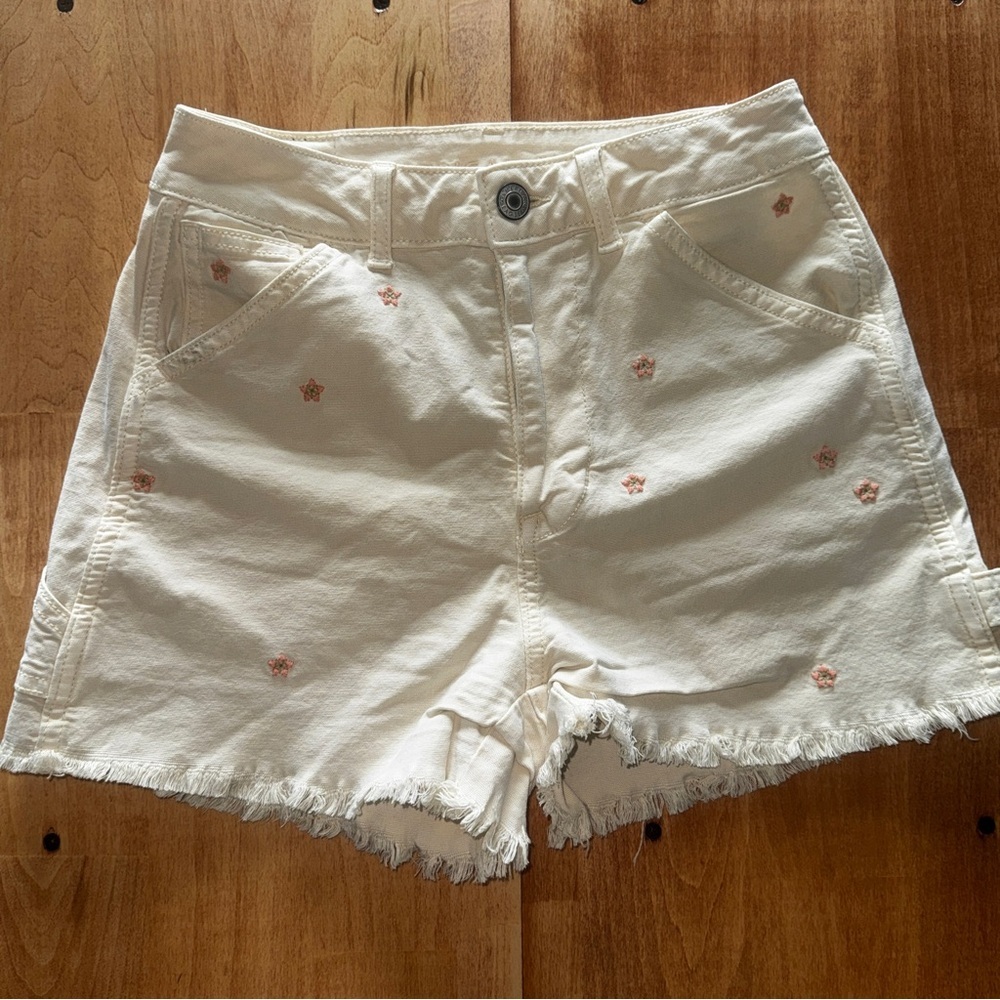 American Eagle‎ Outfitters White Jean Shorts with Floral Accents